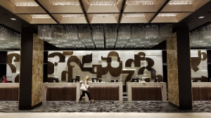 A new regART feature on the Fairmont Queen Elizabeth: discover its art collection on a guided tour