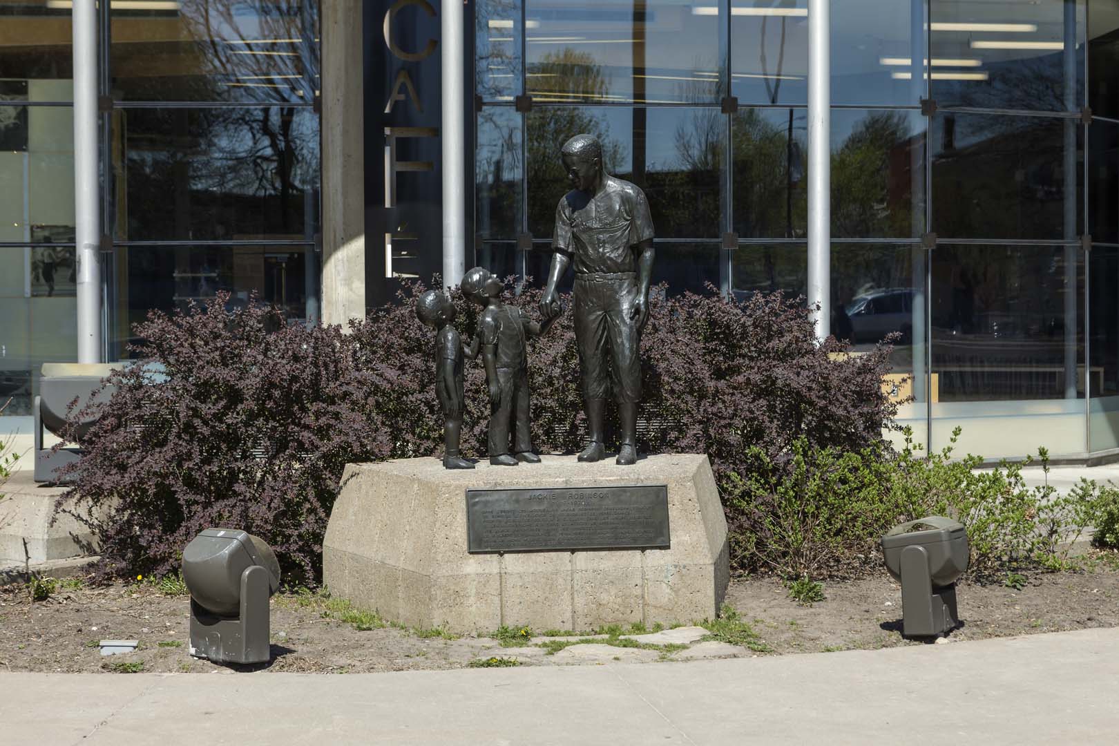 The Sporting Statues Project: Jackie Robinson: Parc Olympique, Montreal,  Canada